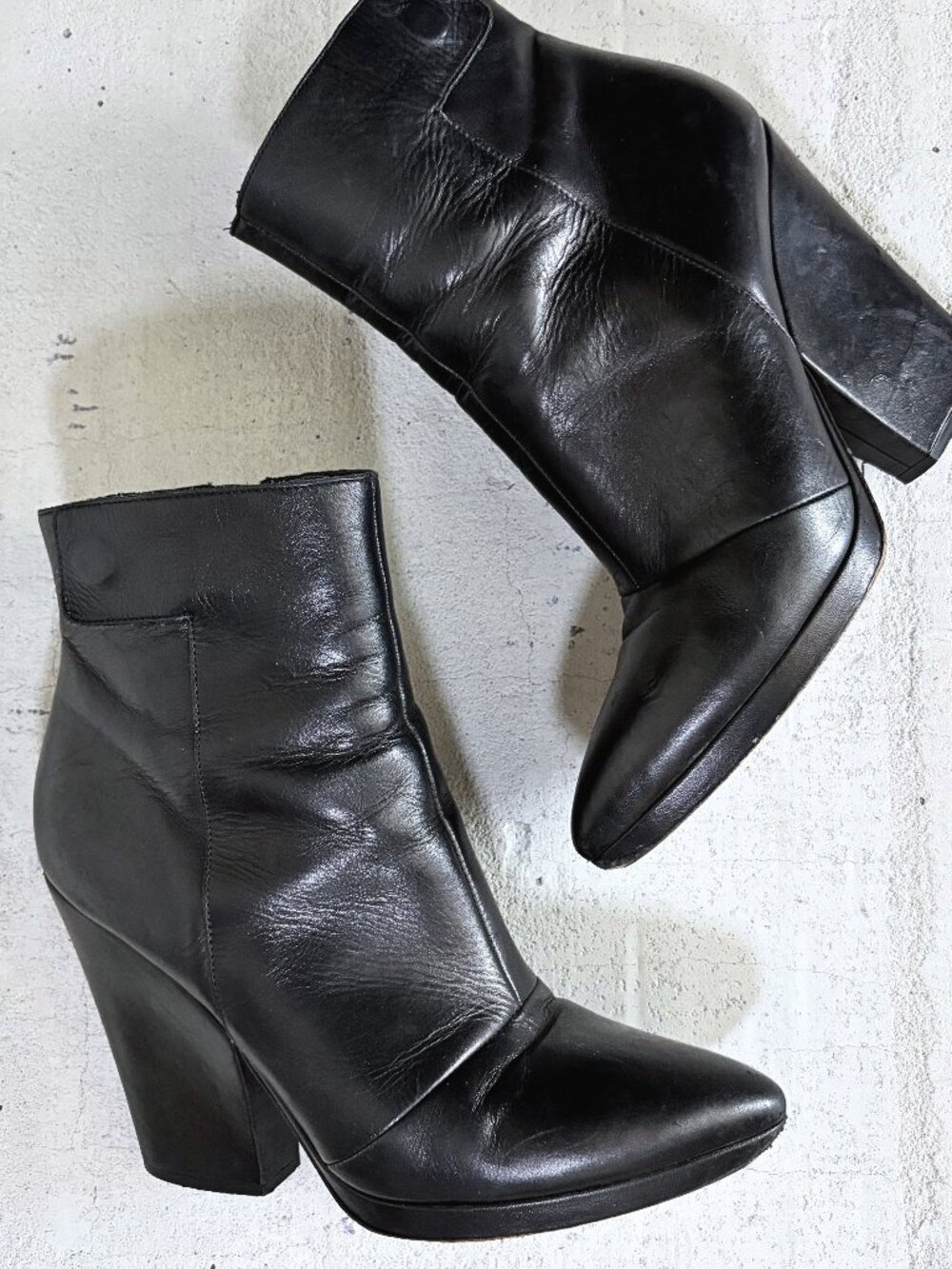 Vince Made in Italy Black Leather Block Heel Ankle Boots Size 8